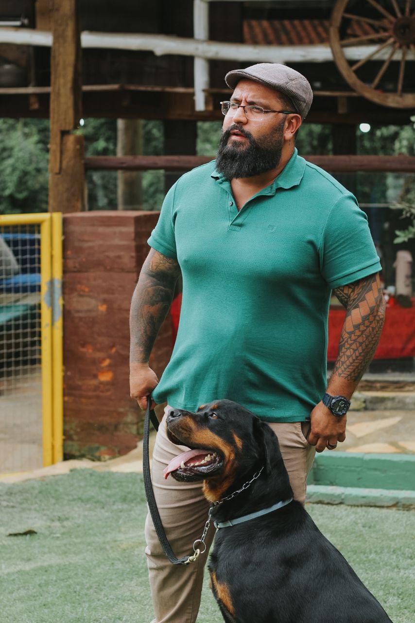 Condução de rottweiler em estrutura controlada